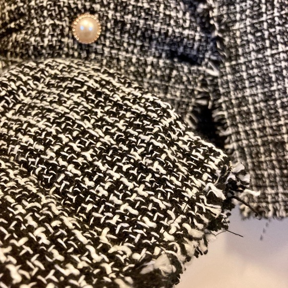 IT’S HERE!! 🛍 BLACK TWEED BLAZER - Picture 16 of 16